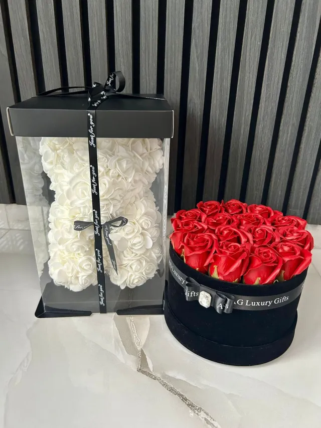 AG Luxurygift AG Luxurygifts rozen box - flower box - cadeau - rozen - for haar - soap roses - velvet - luxe - Valentijnsdag - Moederdag - cadeau box Donker rood