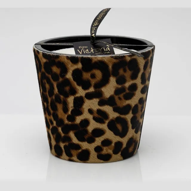 VICTORIA WITH LOVE BY PHILLINE.BE Victoria with Love kaars - Panterprint - Geurkaars - Cheopard Bruin