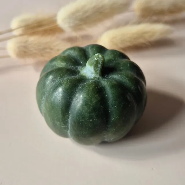 Moonlight Gemstones Edelsteen Pompoen Carving Groene Nefriet Jade 5cm – Handgesneden herfstmagie voor Halloween Decoratie Meerkleurig