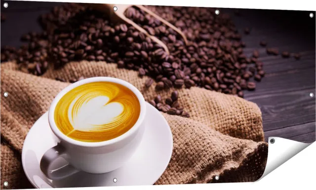 Gards Tuinposter Kopje Koffie in een Hartje met Koffiebonen - 140x70 cm - Tuindoek - Tuindecoratie - Wanddecoratie buiten - Tuinschilderij Multikleur