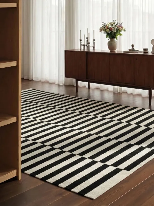flycarpets Wollen Vloerkleed Vika - Zwart / Wit - Laagpolig Tapijt - 80x150 cm