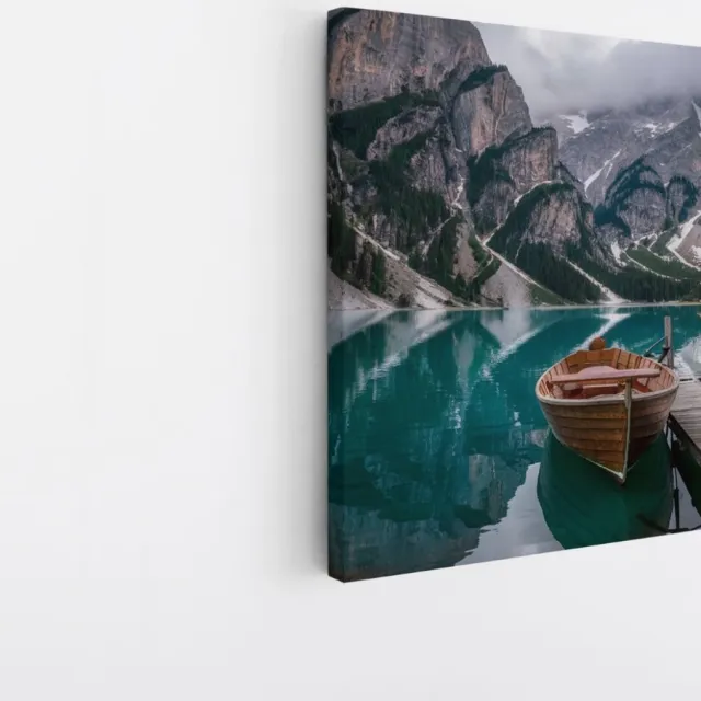 Saammp Canvas Schilderij - Boot in de dolomieten - Landschap - Natuur - 20x20 - Foto op canvas - Wanddecoratie - Muurdecoratie Woonkamer - Slaapkamer decoratie - Canvas Print Multicolor