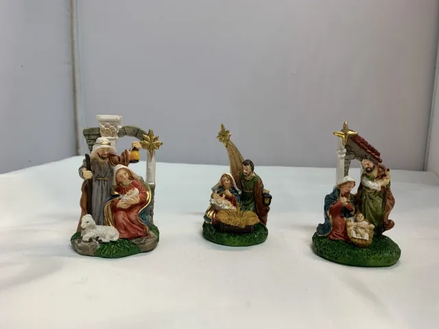 Dekoproject Set van 3 verschillende kerststallen rood, wit, bruin, groen, blauw, goud