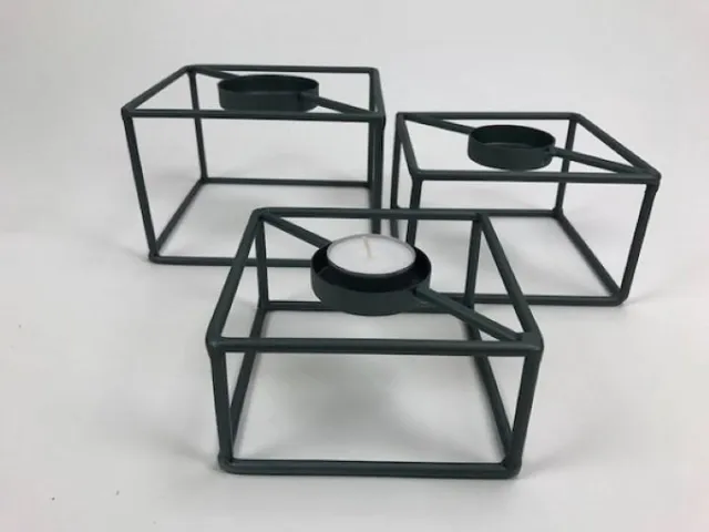 CottonCounts Set van drie metalen waxinelicht houders metaal 15x15x10/14x14x8/12x12x6 cm zwart