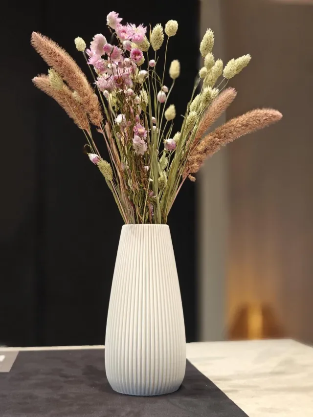Thuisdeco Vaas Luna - bloemenvaas- wit (22 cm) voor droogbloemen - Vaas voor zijden bloemen - Woonaccessoires droogbloem - Handgemaakt van duurzaam PLA-materiaal - lichtgewicht en stijlvol - Perfecte interieurdecoratie voor woonkamer - decoratie huis