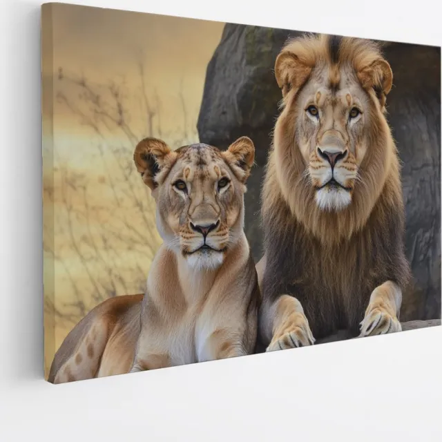 Saammp Canvas Schilderij - Leeuw en Leeuwin op grote steen - Dieren - Natuur - 45x30 - Foto op canvas - Wanddecoratie - Muurdecoratie Woonkamer - Slaapkamer decoratie - Canvas Print Multicolor