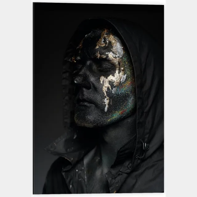 KuijsFotoprint Dibond - Man van Glitter - 40x60cm Foto op Aluminium (Wanddecoratie van metaal) Blauw