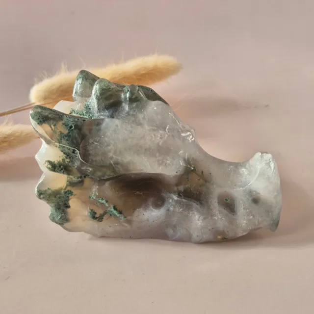 Moonlight Gemstones Mosagaat Drakenschedel 9 cm – Dendritische Agaat Skull met Groene Insluitingen Meerkleurig