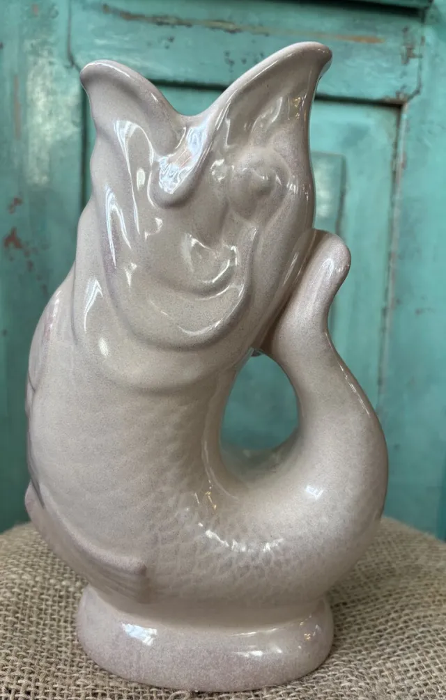 homebound by ky Vaas Fish Beige | Beigekleurig | Vis | Landelijk | Bloemvaas | Woonaccessoire | Woonaccessoires | Interieur | Bloemen | Bloem | Keramiek | Paasdecoratie | Pasen | Paasdagen | Lente | Droogbloemen | Vaasje | Woonkamer | Huiskamer | Lente | Vrolijk