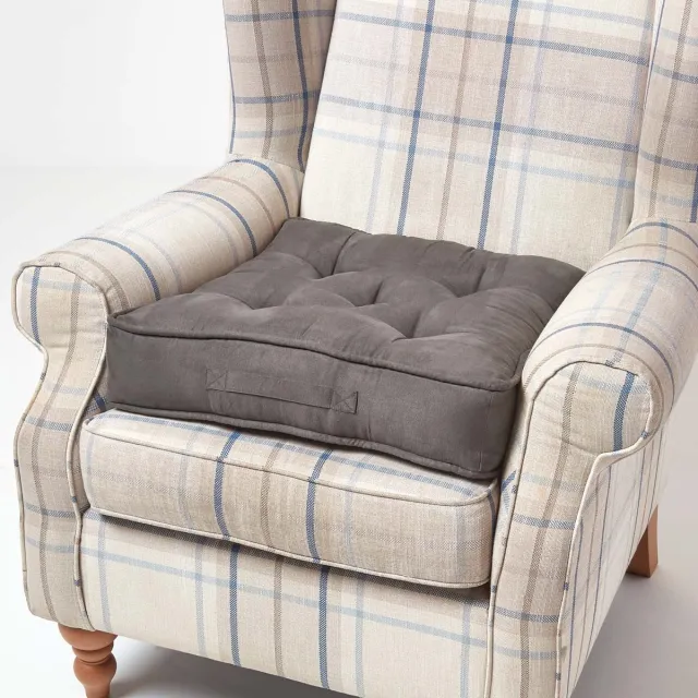 Homescapes Comfortabel fauteuilkussen met velours hoes - zitkussen taupegrijs, 50 x 50 cm Taupe grijs