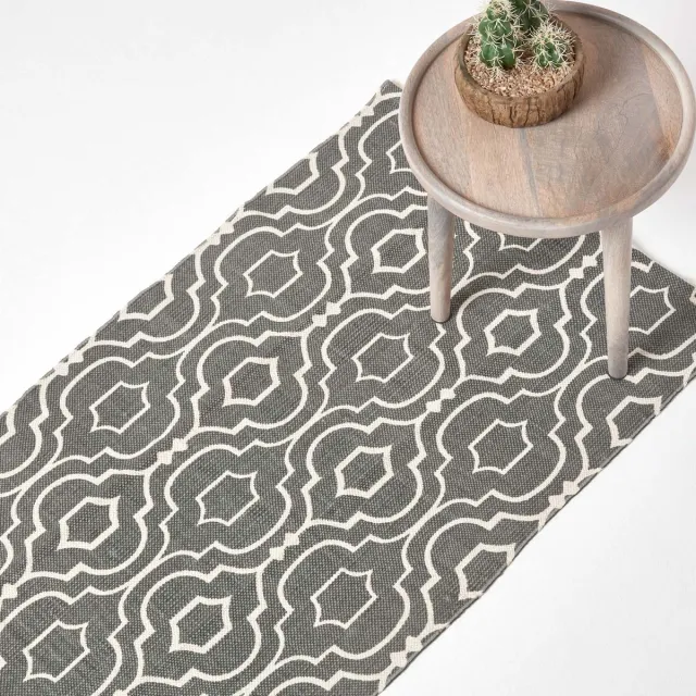 Homescapes Riga bedrukt katoenen vloerkleed met grijs en wit patroon, 66 x 200 cm