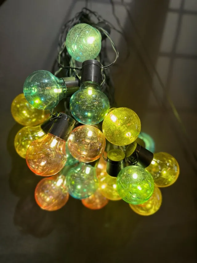 Wijnrek4U Tuin lichtsnoer - Kleur - Party lights - 10 meter - 20 LED - Lichtsnoer buiten - Lichtsnoer - Wijnrek4u - Party verlichting - Tuinverlichting buiten lichtsnoer - Feest verlichting - Partyverlichting buiten - Partylights voor buiten - Lichtslinger