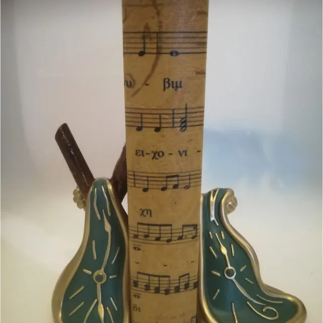 MadDeco Antartidee - boekensteunen klok - groen - surrealistisch design uit Italie groen met goud