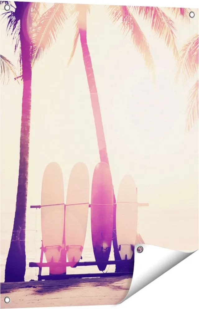 Gards Tuinposter Tropisch Strand met Surfborden - 60x80 cm - Tuindoek - Tuindecoratie - Wanddecoratie buiten - Tuinschilderij Multikleur
