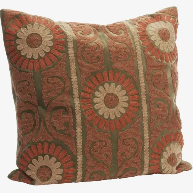 Madam Stoltz Suzani Geborduurde Fluwelen Kussenhoes – 50 x 50 cm – Khaki