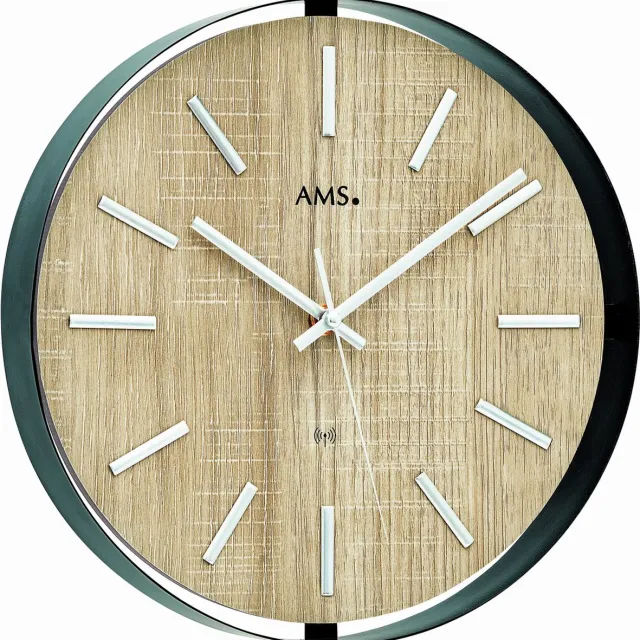 AMS F5587 - Wandklok - Analoog - Radiogestuurde tijdsaanduiding - Rond - Hout - Metaal - Strepen - Zwart - LichtBruin - Zilverkleurig