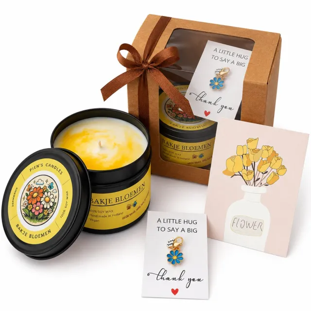Pien's Candles Geurkaars Bakje bloemen, cadeau box (bedankt, voor jou). Inclusief handgeschreven kaart, geurkaars en sleutelhanger. Geel