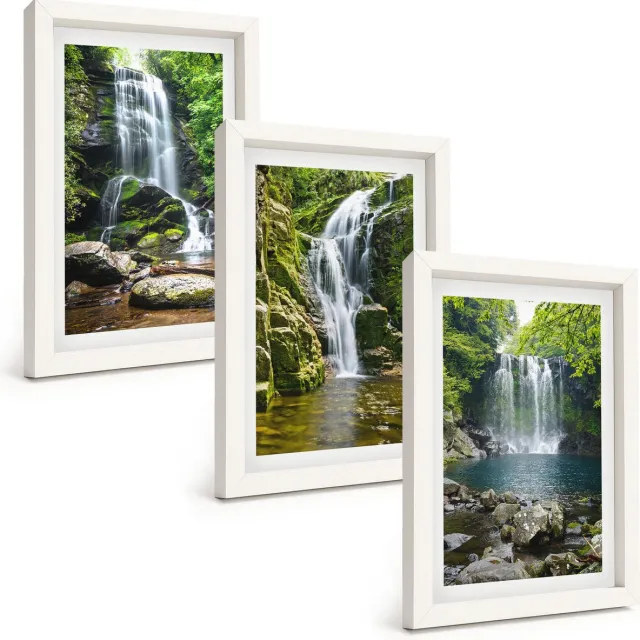 TULUP 3-Delige Schilderij Set - Watervallen in een groene omgeving met stenen en water. - 20x30 - Stijlvolle Muurdecoratie - Slaapkamer Witte lijst