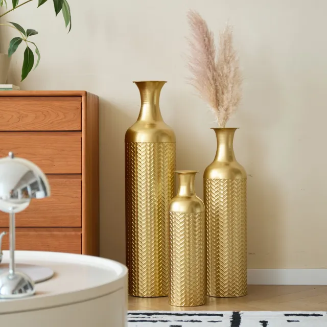 MEUNIQ Gouden vloervazen, 3-delige set van metaal – decoratieve vazen met reliëf, hoogtes 50,01, 66 en 83,01 cm – voor droogbloemen, woonkamer of hal
