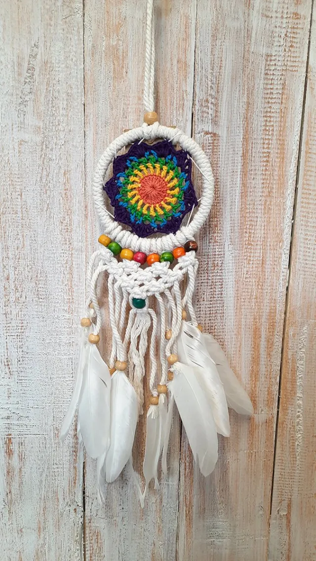 Zus & Zo Dromenvanger regenboog gekleurd macrame met gekleurde kralen ±10cm