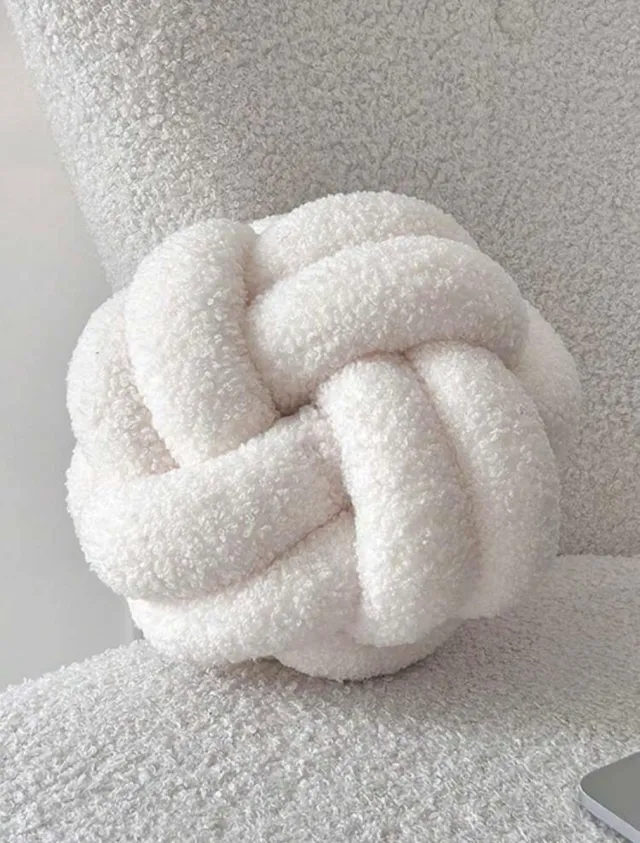 Twist en Cozy knoop kussen wit