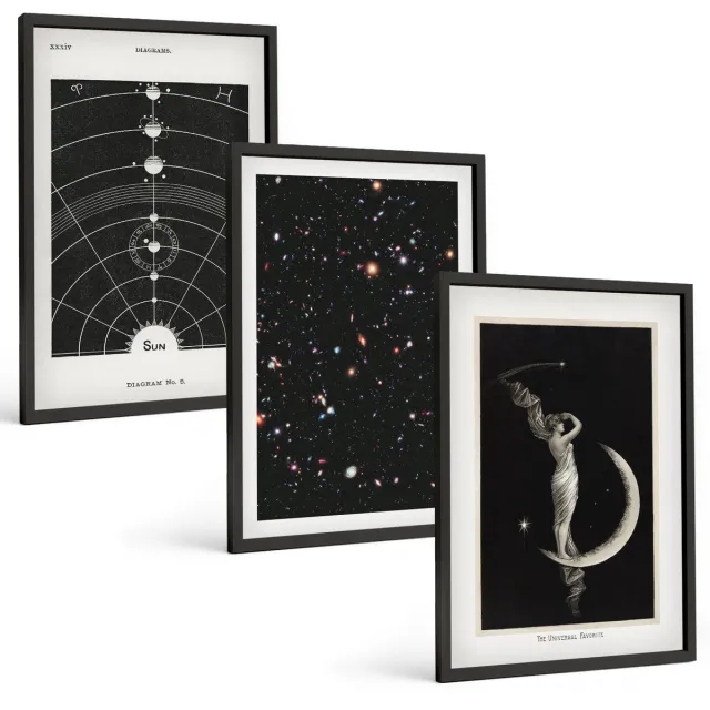Coloray 3-Delige Schilderij Set - Sterrenstelsel In Het Zonnestelsel 'S Nachts Figuur Op De Maan - 40 x 60 cm - Wanddecoratie - Schilderijen Set - Interieur Zwarte lijst