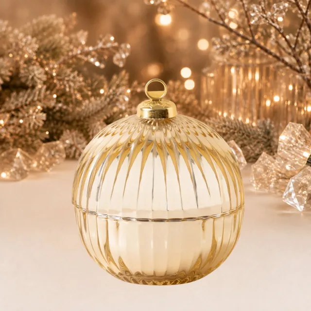 Het Geurhuisje Luxe Glazen Kerstbal Geurkaars met deksel - Goud - Knisperende Houten Lont – Limited Edition – Dierproefvrij - Handgemaakt - Geïnspireerd op Jankie Home Sweet Home