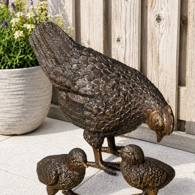 Bronzartes KIP MET KUIKENS / KIPPEN / HEN / BRONZEN TUINBEELD Bruin