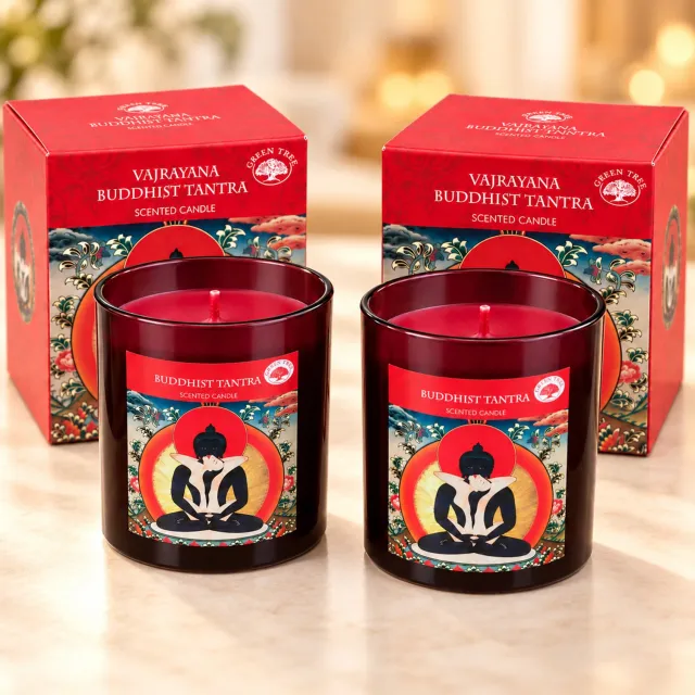 Green Tree Buddhist Tantra Geurkaarsen – Set van 2 Stuks – 8 × 8 × 9,5 cm – Rood in Donker Glas – 40–45 Branduren per Kaars