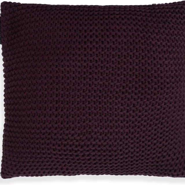Knit Factory Vinz Sierkussen - Vierkant kussen - Kussen woonkamer - Bank kussen - Decoratie kussen - Aubergine - 50x50 cm - Kussenhoes inclusief kussenvulling