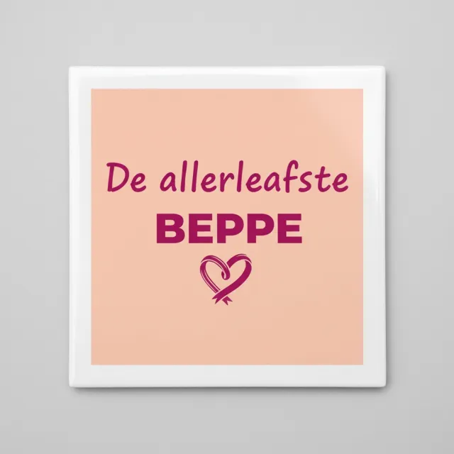 Nevolis “De Allerleukste Beppe” Keramische Tegel met Hart Design – Liefdevolle Familie Quote Wanddecoratie – 15 × 15 cm Multi Color