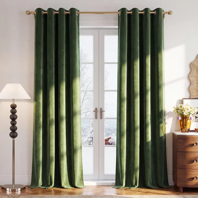 Famanu Fluwelen thermo-gordijnen met ringen, set van 2 stuks, L 132 x H 225 cm, voor een stijlvolle en warme sfeer in je woonkamer of slaapkamer, eenvoudig op te hangen Groen
