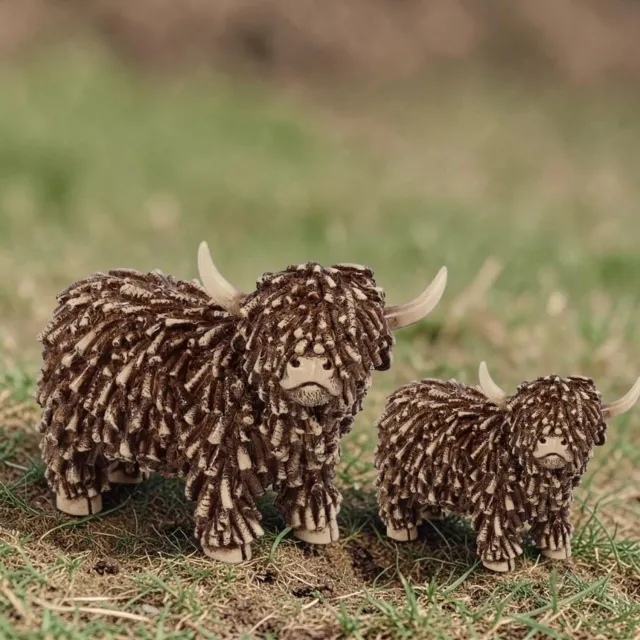 Countryfield Schotse Hooglander Dorkas Set van 2 – Highland Cow Beelden 13 & 17 cm – Koeienbeelden – Polystone – Bruin – Landelijke Woondecoratie – Cadeau voor Koeienliefhebber