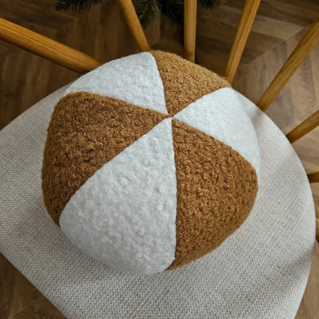 Decordruk SOFT LOOP - Sierkussen - Biało - Karmelowa - Kula Wit;Karamel