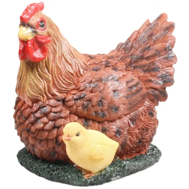 Farmwood Kip met kuiken tuin beeldje - voor binnen/buiten - 19 cm - dieren tuinbeelden - bruin - kippen