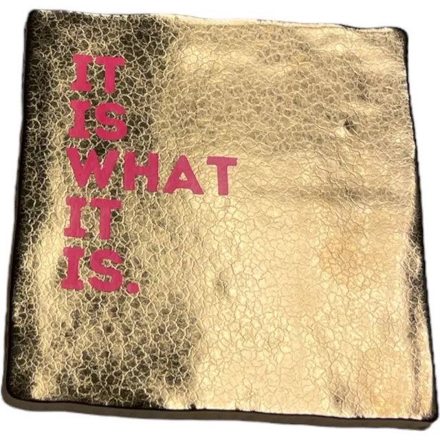 Bij ons onder de panne Hippe tegeltje met tekst: It is what it is | Goud met neon roze | Gepersonaliseerde cadeau | Hippe Spreuktegel | Nieuwe woning cadeau | Housewarming cadeau