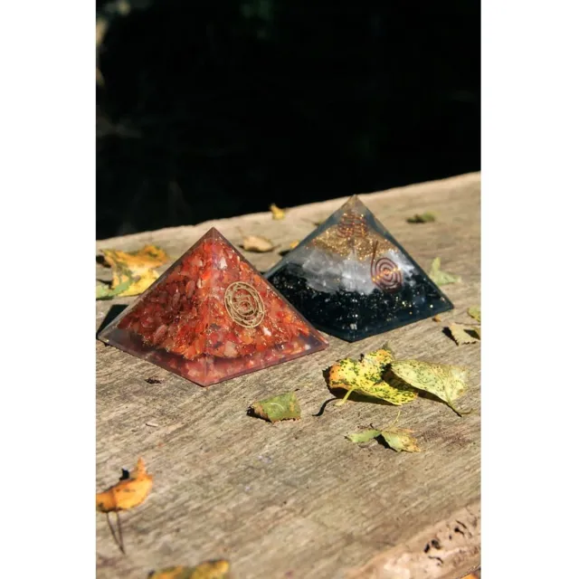 BERK Orgoniet Piramide Carneool Zwart