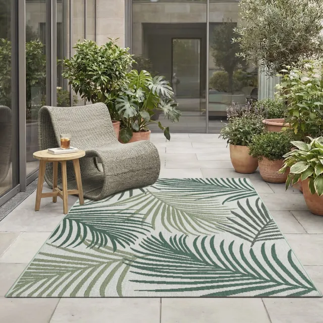the carpet Machka Buitenkleed met Palmblad Design – Weerbestendig & UV-bestendig – Groen/Wit – Voor Balkon, Terras & Tuin 140 x 200 cm