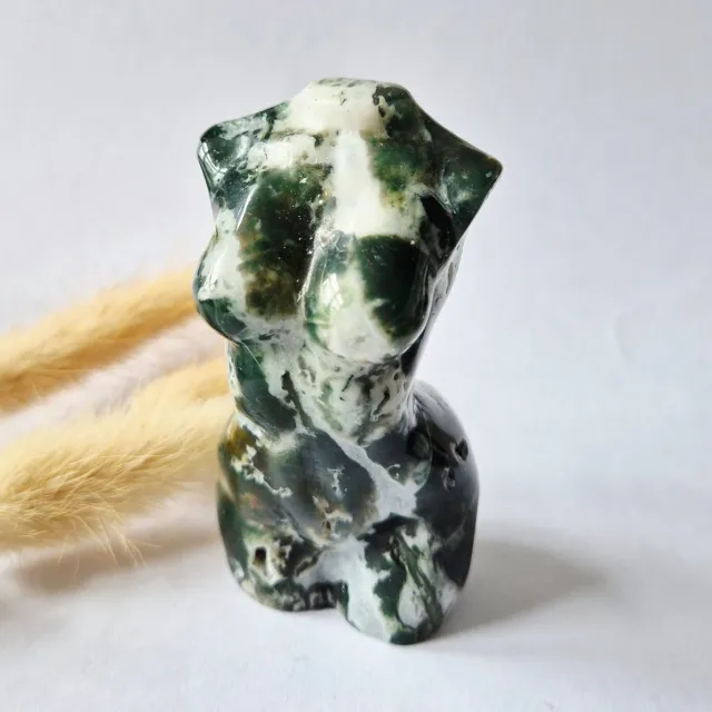 Moonlight Gemstones Mosagaat vrouwenbeeldje 8 cm (#6) – handgeslepen edelsteen carving Groen