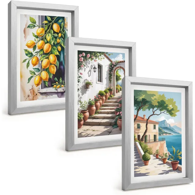 TULUP 4-Delige Schilderij Set - Citroenen tegen een achtergrond van bloemen en uitzicht op zee. - 20 x 30 cm - Wanddecoratie - Woonkamer Decoratie Zilveren lijst