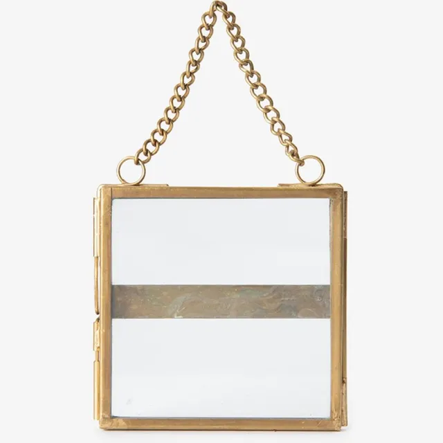 Sissy-Boy Goudkleurig vierkant fotolijstje met ketting