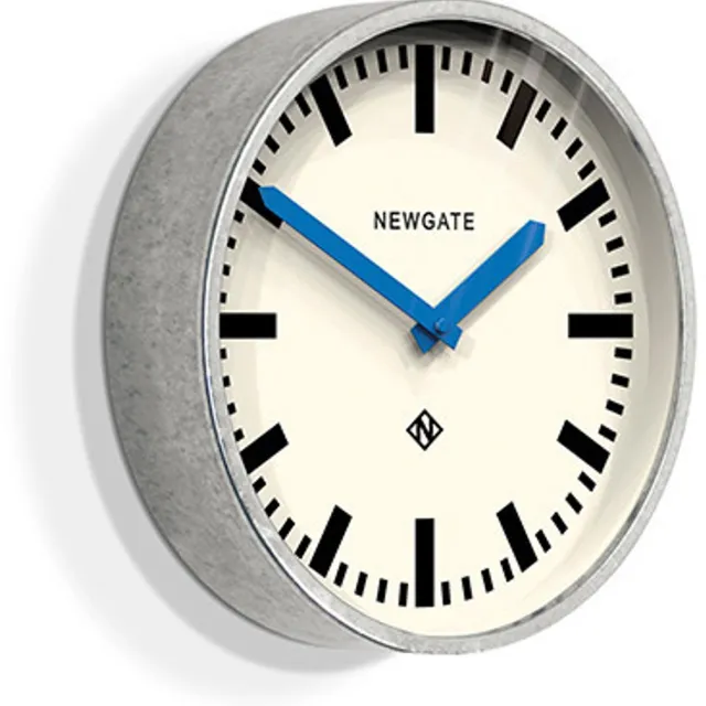 Newgate Luggage - wandklok - Verzinkte uitvoering met blauwe wijzers Gegalvaniseerd & blauw
