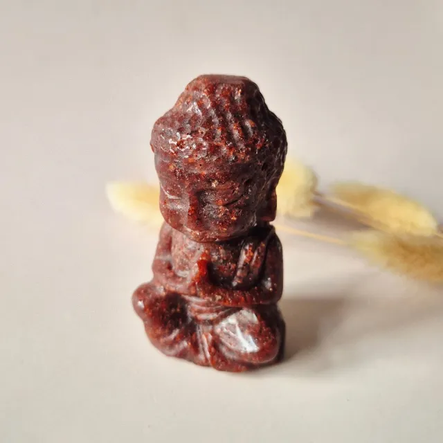 Moonlight Gemstones Strawberry Quartz Edelsteen Buddha – 8 cm