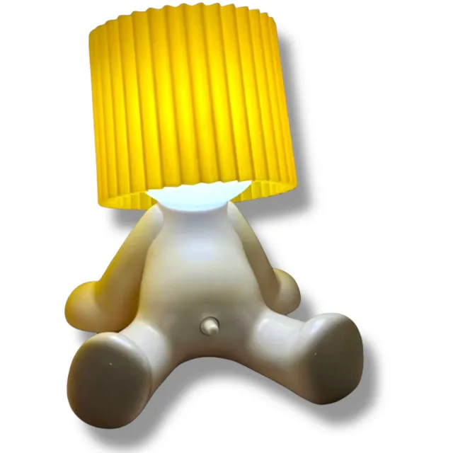 Kinky Pleasure MR Lightdick Sit-Down Bureaulamp – Gele Kap – Speelse Zittende LED Tafellamp met USB-C – Origineel & Modern Design Zittend Model Geel