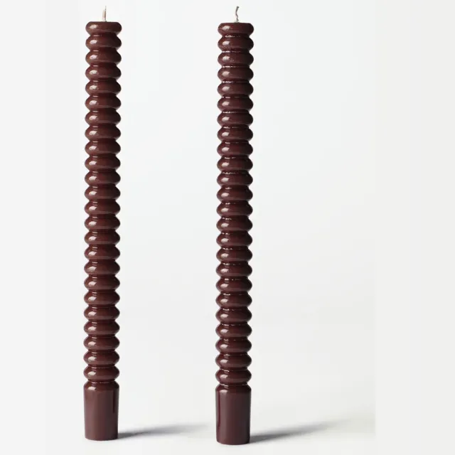 HEMA Dinerkaarsen ⌀2.2x25cm ribbel donkerbruin - 2 stuks (donkerbruin)