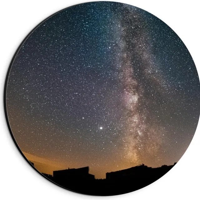 KuijsFotoprint Dibond Wandcirkel - Sterrenhemel boven Stad - 20x20cm Foto op Aluminium Wandcirkel (met ophangsysteem) Blauw