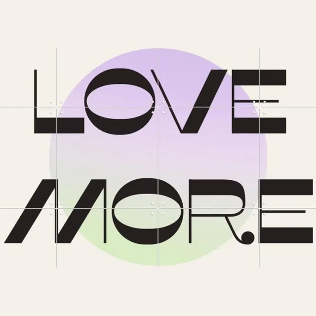 IXXI Love More, Bohomadic Studio - 80 x 100 cm - Grote wanddecoratie en posters - Grafisch Ontwerp, Typografie, Minimalisme, Illustraties, Slaapkamer Lichte tinten / Paars / Zwart