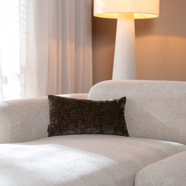Bronx71 Sierkussen Evi chenille mocha 25 x 45 Bruin