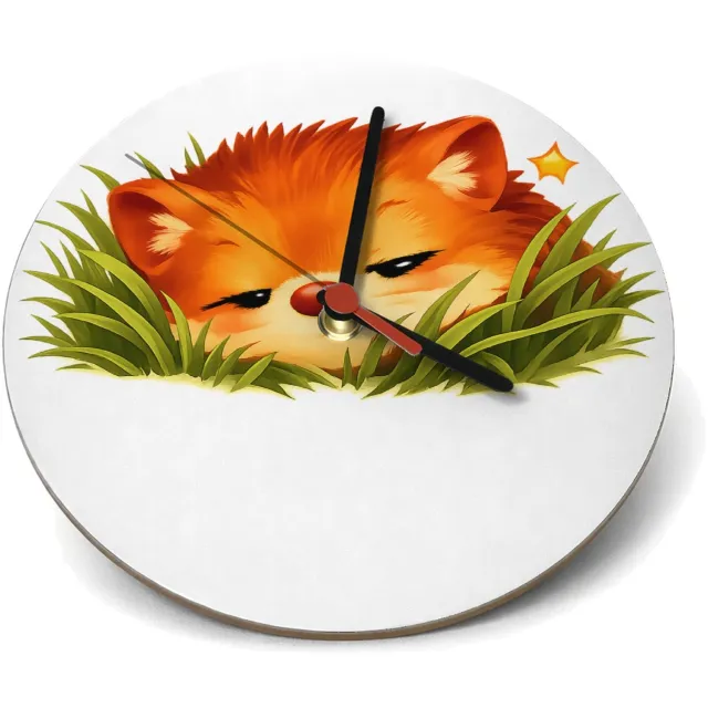 Mr Cadeautjes Klok rond Ø 19 - design Een slaperige egel die half verscholen zit tussen gras en me | cadeau Wit