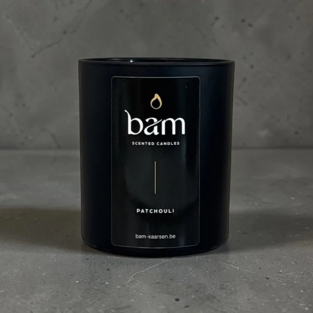 Bam Patchouli Geurkaars met Houten Wiek – Black Collection Medium – 60 Branduren – 190g – Zwart Potje – Vegan – Zonnebloemwas